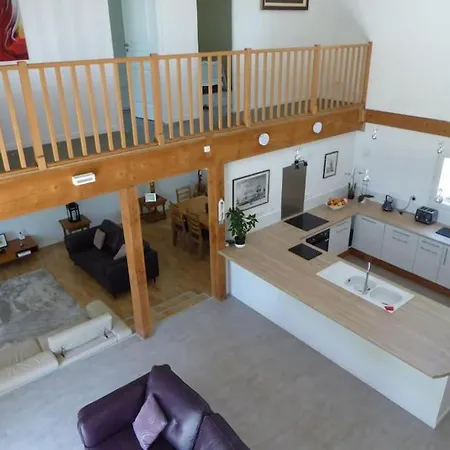 La Maison Barthelemy: Voie Verte Et Piscine Villa